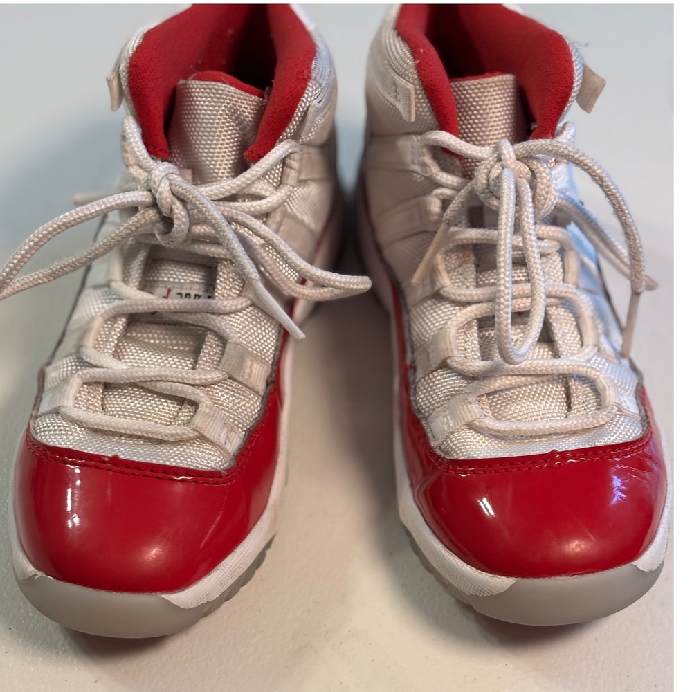Nike Air‎ Jordan 11 Retro Cherry White Red Patent Leather Youth GS Shoes 1Y EUC - Picture 6 of 13